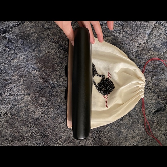 NWOT - Salvatore Ferragamo Vera Bow - Picture 3 of 11